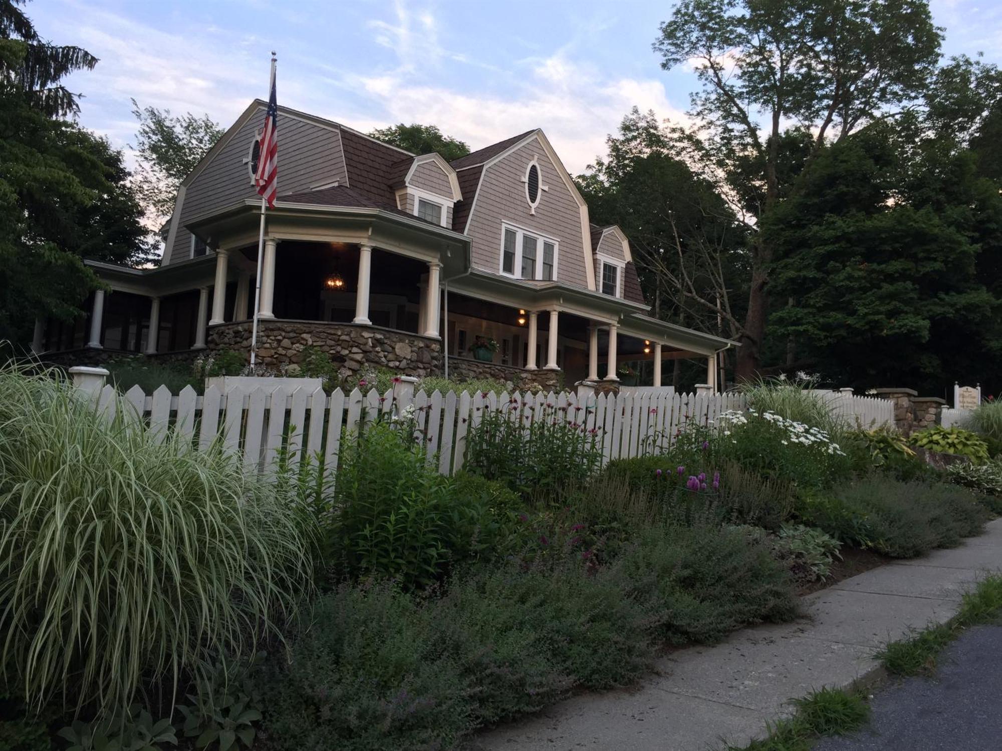 Hilltop House Bed & Breakfast Amenia Kültér fotó
