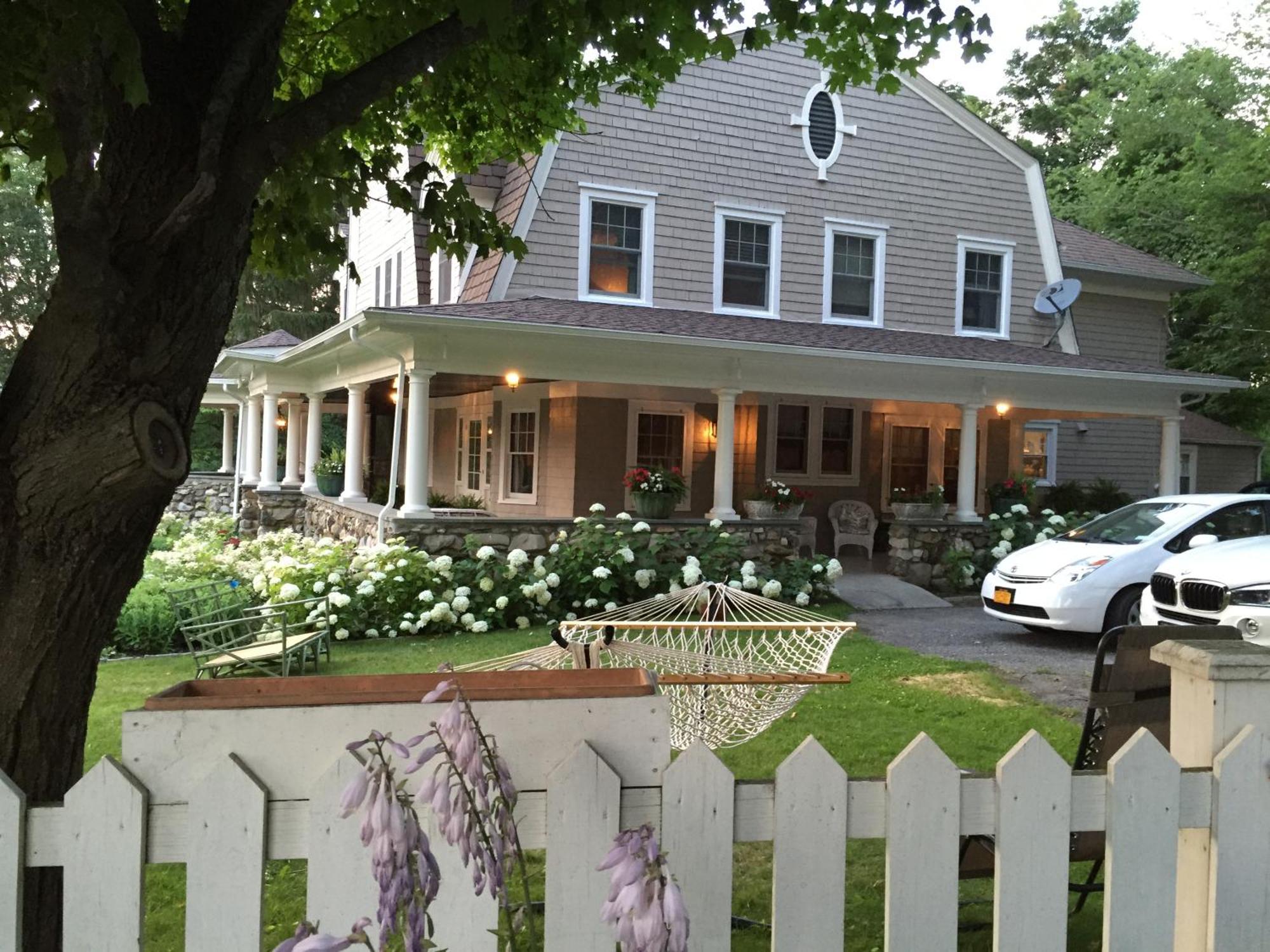 Hilltop House Bed & Breakfast Amenia Kültér fotó