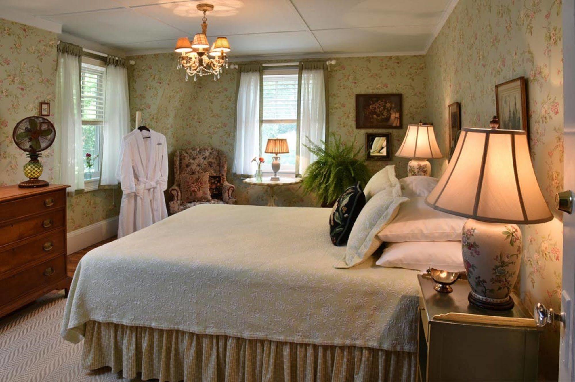 Hilltop House Bed & Breakfast Amenia Kültér fotó